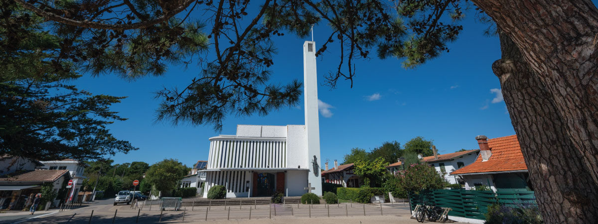eglise notre dame des flots vue de la place du cap ferret