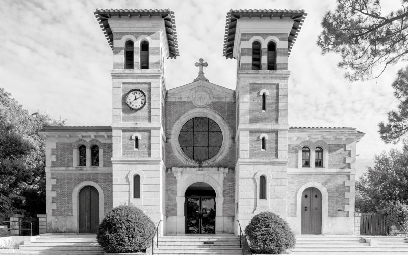eglise notre dame des passes d'arcachon de face noir et blanc