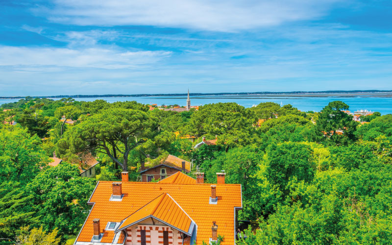 vu de haut d'arcachon et ville d'hiver